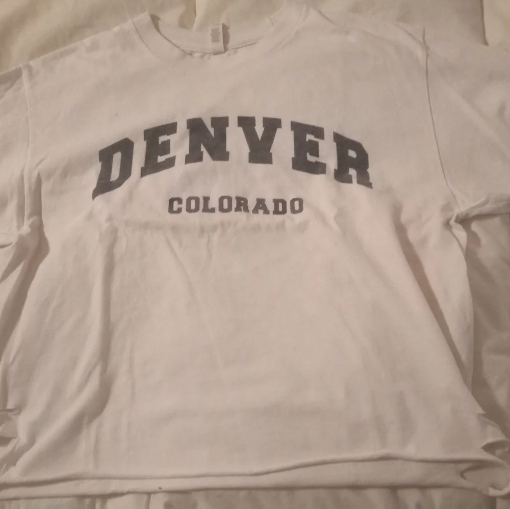 🍄3/$20🍄 🌟Denver Colorado crop top 🌟 - Picture 1 of 4